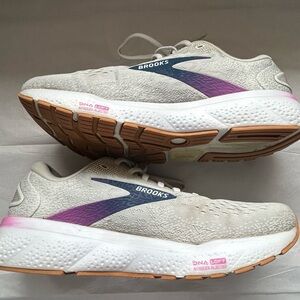 Brooks Ghost 15 women’s running shoes gray pink navy size 9.5(B)